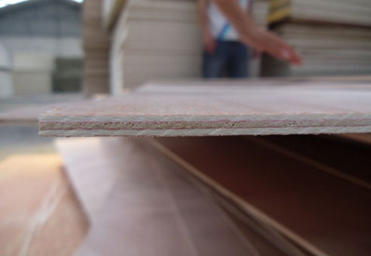 定尺包装板厂家的生产规模化吗？